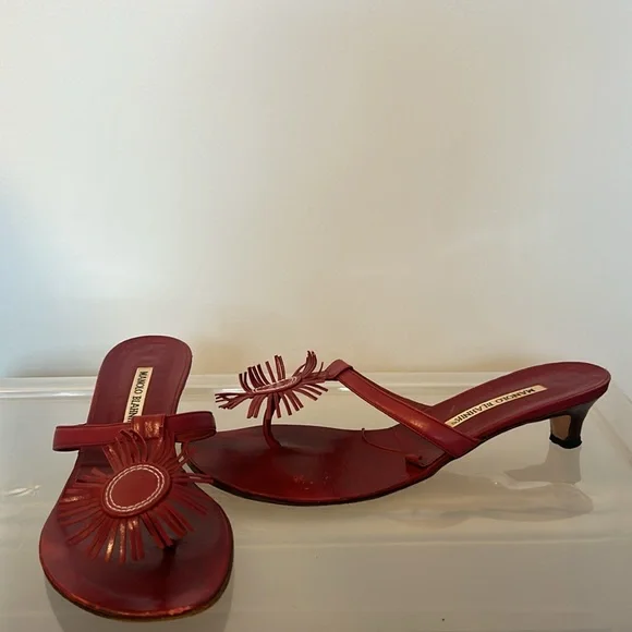 Rare red Manolo Blahnik kitten heels - Picture 3 of 5